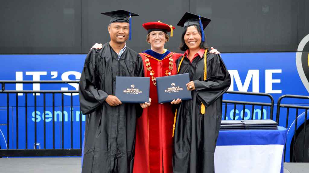 Seminole State celebrates student success with drive-through graduation - Vimarsana News